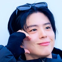 俳優パク・ボゴム、「2025 AAA」で大賞含む“5冠”に輝く「温かいメッセージを伝えた幸せな1年」