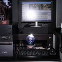 ブルーレイディスクを使ったビデオ編集をデモしている「VAIO Type R」