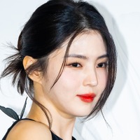 女優ハン・ソヒ、自らデザインした“コラボスニーカー”公開！卓越したセンスに「かわいい」「何でもできる」と反響