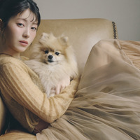 『浜辺美波カレンダー2026.04－2027.03』（C）KADOKAWA