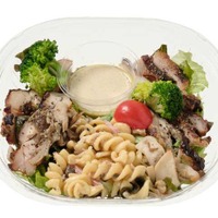 グリルチキンときのこのサラダ（税込645.84円）