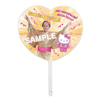 ハート形うちわ（全2種）　990円© 2025 SANRIO CO., LTD. TOKYO, JAPAN 　著作 株式会社サンリオⒸSanki Promotion Co.,Ltd. All Rights Reserverd