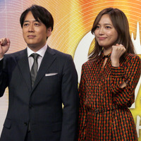 （左から）安住紳一郎アナ＆川口春奈【撮影／新里陽子】