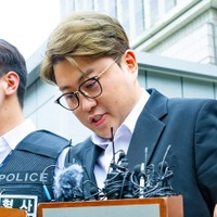 飲酒運転で当て逃げ→マネージャー生贄で服役中の韓国歌手、偽ニュース騒動で“獄中書簡”が再注目