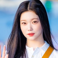 「直視できない」Billlie・ツキ、“網タイツ”姿を下から…色気漂う大胆ショットにファン悶絶【PHOTO】