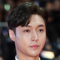 再始動したばかりなのに…EXO・レイ、ファンミーティング当日に不参加を発表「不可避の事情」