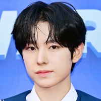 「ビジュが限界突破」NCT WISH・ユウシ、“爆イケ”かき上げヘアに沼落ちファン続出！【PHOTO】