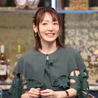 花澤香菜『酒のツマミになる話 最終回だから未公開トーク全部出しますSP』（C）フジテレビ