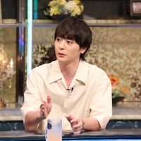 犬飼貴丈『酒のツマミになる話 最終回だから未公開トーク全部出しますSP』（C）フジテレビ