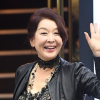 「訃報は誤報」と訂正・謝罪があった直後に…ユン・ソクファさんが死去、韓国演劇界の大御所