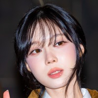 aespa・ウィンター、“カップルタトゥー”への視線を意識？右腕だけを隠す衣装に反応多数