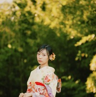 日向坂46・宮地すみれの気品あふれる振袖姿も！20歳前後のアイドル8人の“今”を切り取ったフォトブックが発売 画像