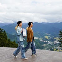 左から）福山雅治、大泉洋『バナナマンのせっかくグルメ!!年末SP』（C）TBS