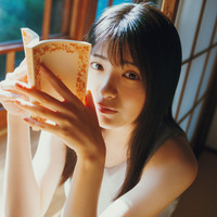 『平川結月CALENDAR 2026.4-2027.3』撮 影:野口花梨（C）ワニブックス