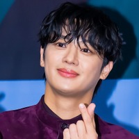 『愛の不時着』出演のイケメン俳優イ・シニョン、日本各地を旅する新番組『おいしいニッポン』放送へ