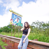 「ハレイワの看板」石原夏織 写真集『KALOHA』撮影：KOSUKE