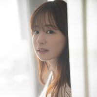 皆藤愛子 写真集『grazing』撮影：根本好伸（C）小学館