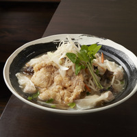 【函館麺厨房あじさい】「北海道産牛豚あいびき特塩雲呑麺」1,980円(1杯) 《各日数量限定》