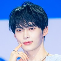 ZB1・ハンビン、子どもと触れ合う“癒やしショット”にときめき！「可愛いが大渋滞」「みんな天使」【PHOTO】