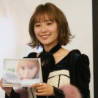 浅川梨奈【写真：竹内みちまろ】