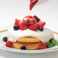 【丸福珈琲店】スペシャルソースのホットケーキいちご添えドリンクセット　2,222円