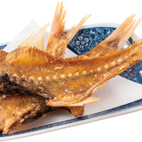 骨までウマい。青森県産 金目鯛の贅沢骨せんべい（税込 319円）