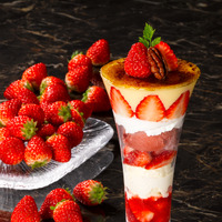 苺のブリュレパフェ（税込 1,628円）