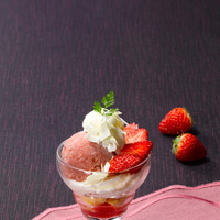 プチストロベリーパフェ 単品（税込 825円）セット：プラス（税込 660円）