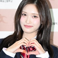 IVE・イソ、高校の卒業式に出席　“最後の制服姿”で見せた圧巻のビジュアル【PHOTO】