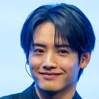 赤楚衛二、ソウルに君臨！新ドラマ『キンパとおにぎり』制作発表会で輝く美貌を披露【PHOTO】