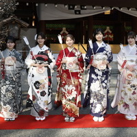 乃木坂46・乃木神社にて行われた成人式の様子（C）乃木坂46LLC