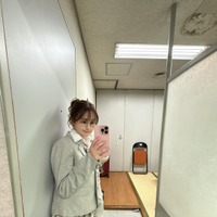37歳・鈴木奈々、久しぶりの制服姿！生足チラリのレアオフショにファン歓喜 画像