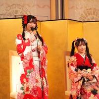 左から倉島杏実、大村杏(衣装協力・株式会社清水屋)　撮影／山田