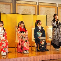 左から倉島杏実、大村杏、桒原椿、雲井紗菜(衣装協力・株式会社清水屋)　撮影／山田