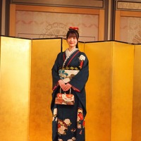 桒原椿(衣装協力・株式会社清水屋) 撮影／山田