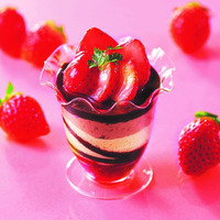 苺のショコラパフェ（税込561円）