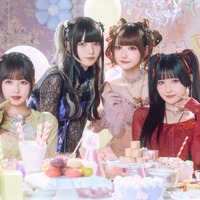 きゅるりんってしてみて、念願の初フォトブックが発売決定！5周年パーティー風の集合ショット公開 画像