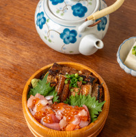 【穴子濱丼】価格：2,200円