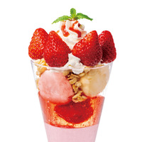 あまおうのまっぷたつ？パフェ（税込990円）