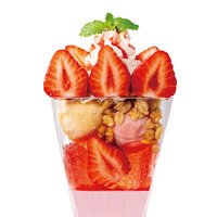 あまおうのまっぷたつ？パフェ（税込990円）