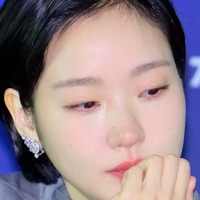 3年前に急逝した俳優との褪せない友情…キム・ゴウンが有名作多数出演俳優の樹木葬の場所を訪問