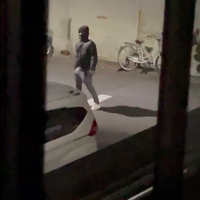 【画像提供：被害者遺族】ストーカー被害者の家の近くをうろつく男の動画『未解決事件 File.12 ストーカー殺人 なぜ繰り返されるのか』（C）NHK