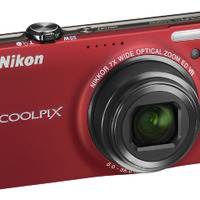 「COOLPIX S6000」（フラッシュレッド）