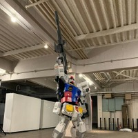 ガンダム姿で結婚式に参列!?　「スーツで来て」と言われて“モビルスーツ”参戦を決めた男性に驚きと笑いの声