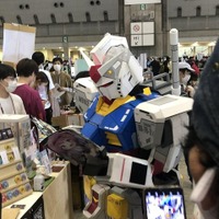 ガンダム姿で結婚式に参列!?　「スーツで来て」と言われて“モビルスーツ”参戦を決めた男性に驚きと笑いの声