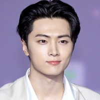 「これは反則」ENHYPEN・ジェイ、カウボーイ風コーデで見せた“爆イケビジュアル”にファン悶絶！