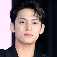 SEVENTEEN・ミンギュ、“濡れ髪”で放つ爽やかな色気にトキメキ…「心臓もたない」
