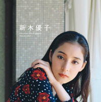 表紙（ポスター）『新木優子オフィシャルカレンダー2026.4-2027.3』©︎SDP