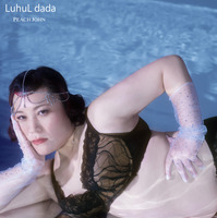 クイーンブラ レースは私を語らない、私の輪郭をなぞるだけ