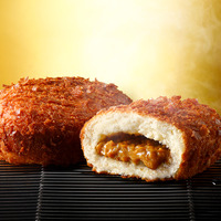 東京ばな奈の伝説のカレーパン　1個 378円